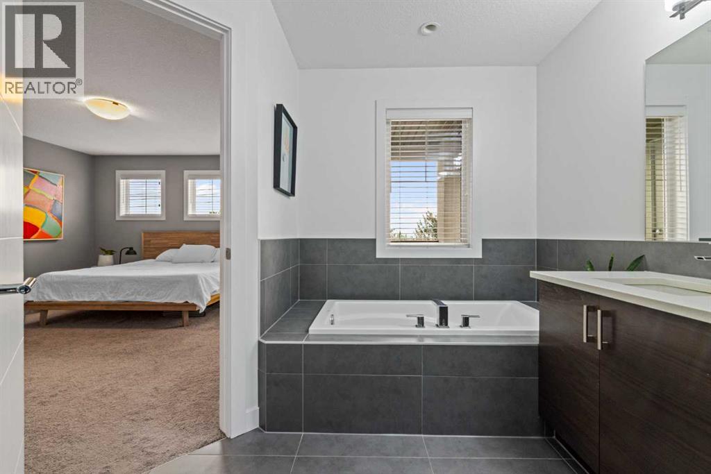 Photo 18 of 4 2428 30 Street Sw, Calgary AB