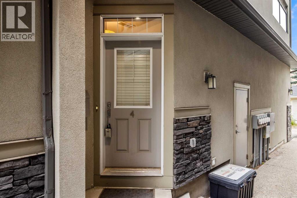 Photo 2 of 4 2428 30 Street Sw, Calgary AB