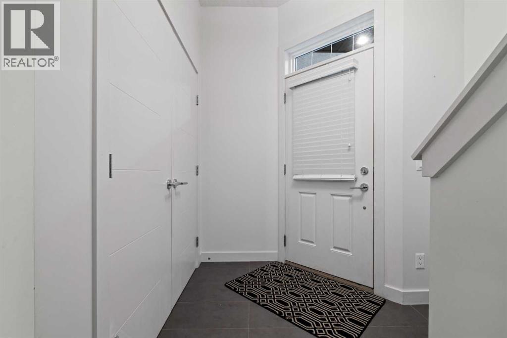 Photo 3 of 4 2428 30 Street Sw, Calgary AB