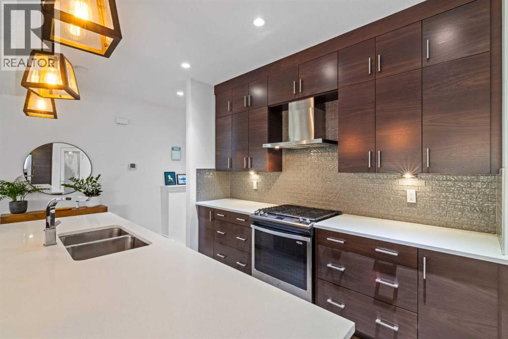Photo 8 of 4 2428 30 Street Sw, Calgary AB