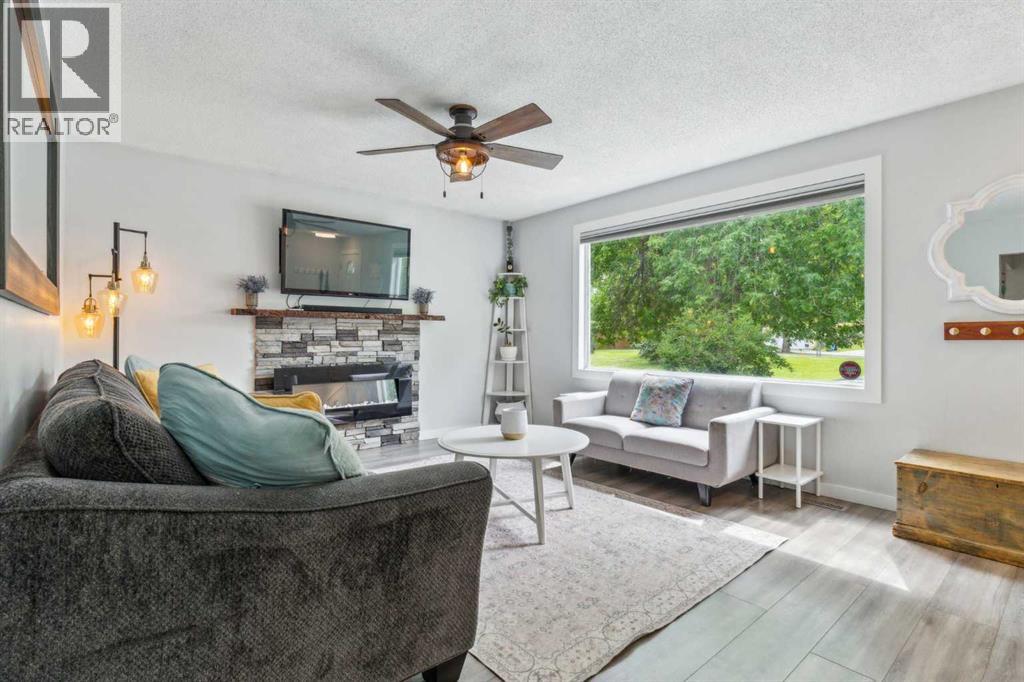 Photo 3 of 732 Whitemont Drive Ne, Calgary AB