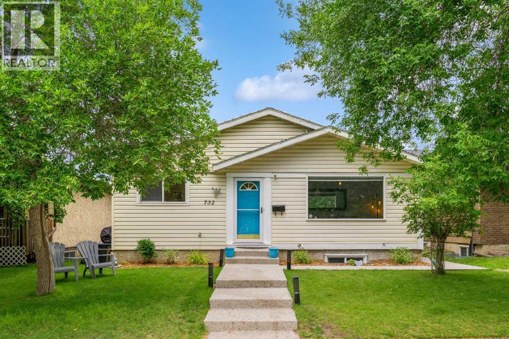 Photo 1 of 732 Whitemont Drive Ne, Calgary AB