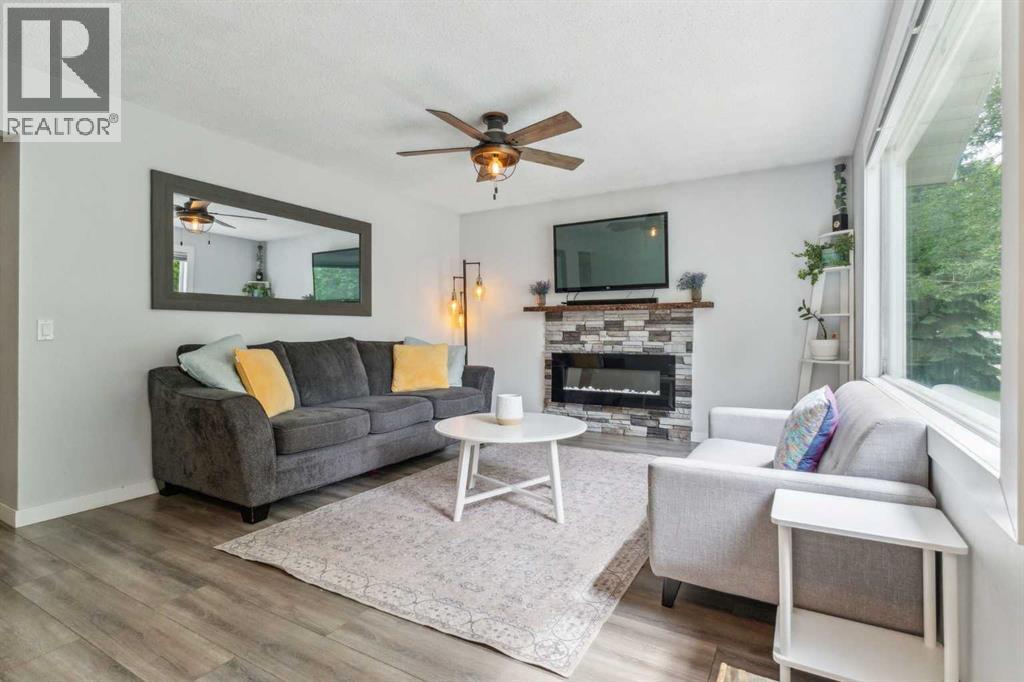 Photo 2 of 732 Whitemont Drive Ne, Calgary AB