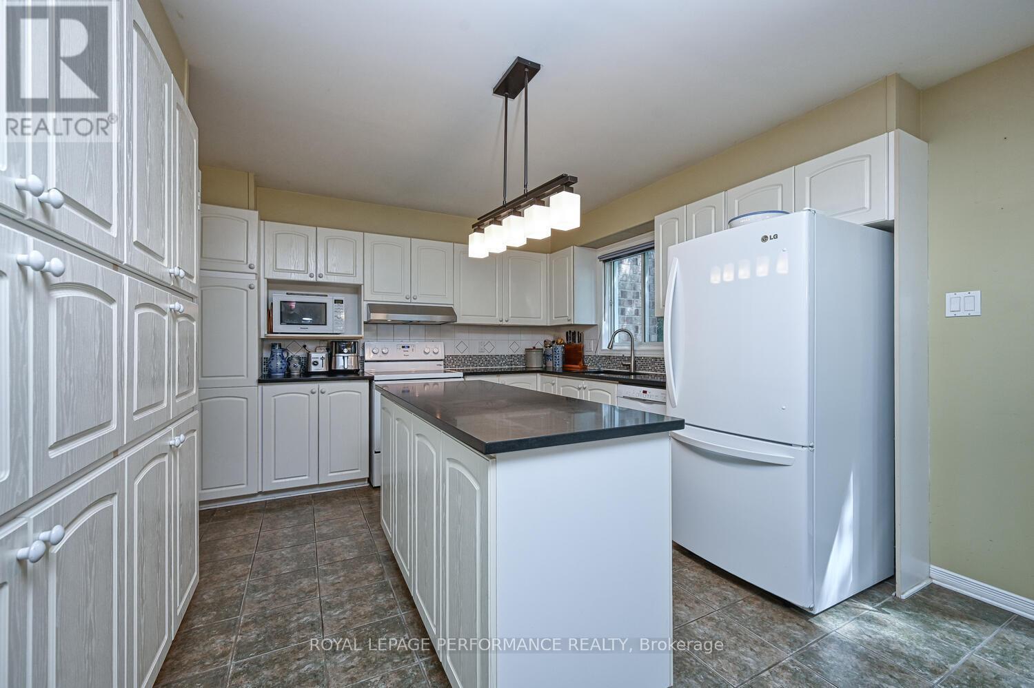 Photo 14 of 3026 Sable Ridge Drive, Ottawa ON