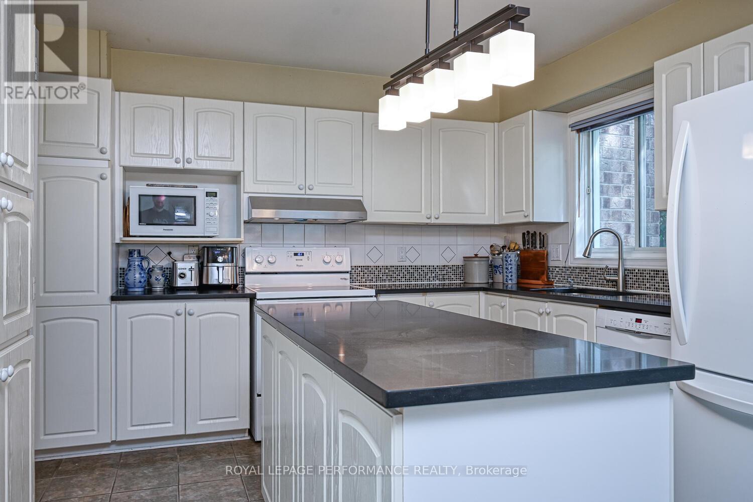 Photo 15 of 3026 Sable Ridge Drive, Ottawa ON