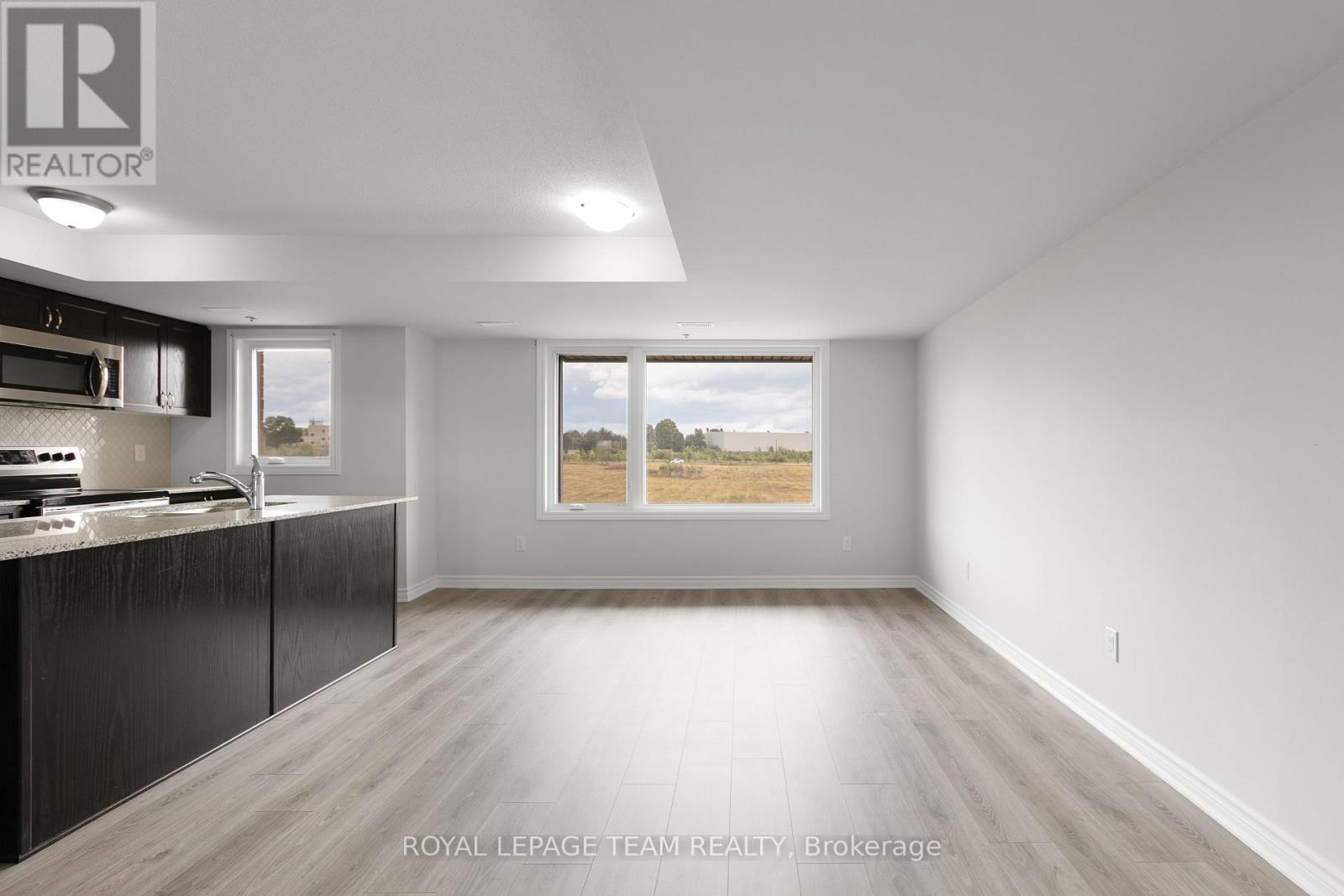 Photo 14 of 75 563 Ozawa Private, Ottawa ON