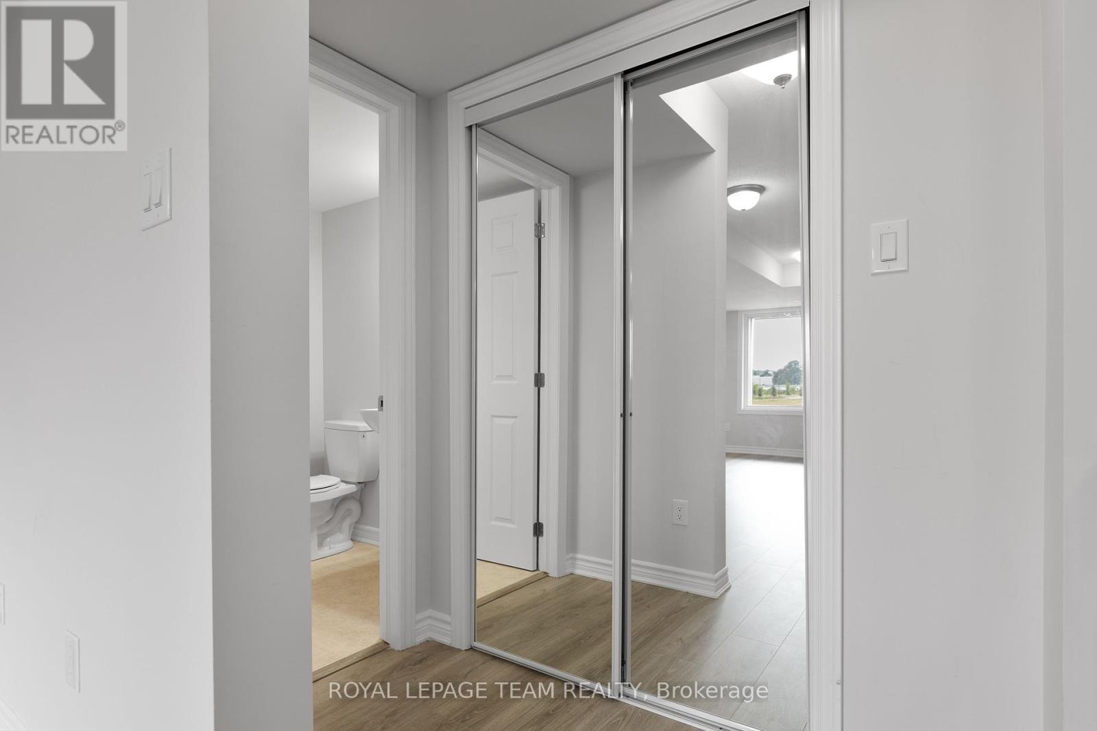 Photo 17 of 75 563 Ozawa Private, Ottawa ON