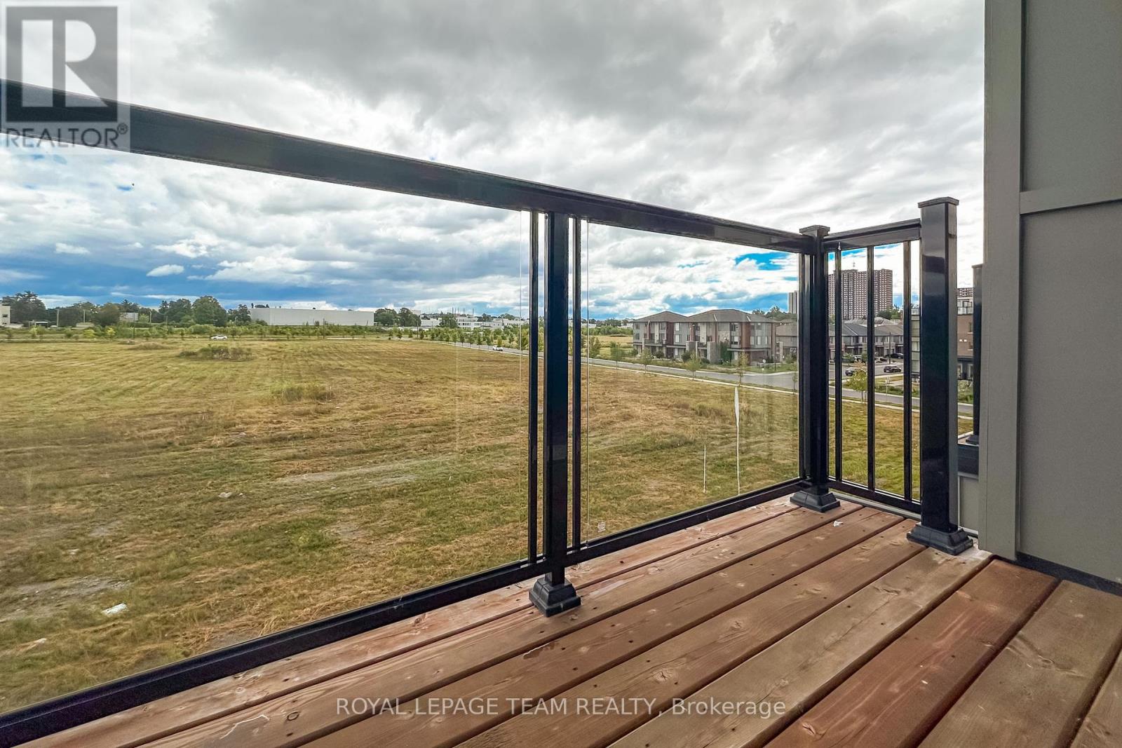 Photo 23 of 75 563 Ozawa Private, Ottawa ON