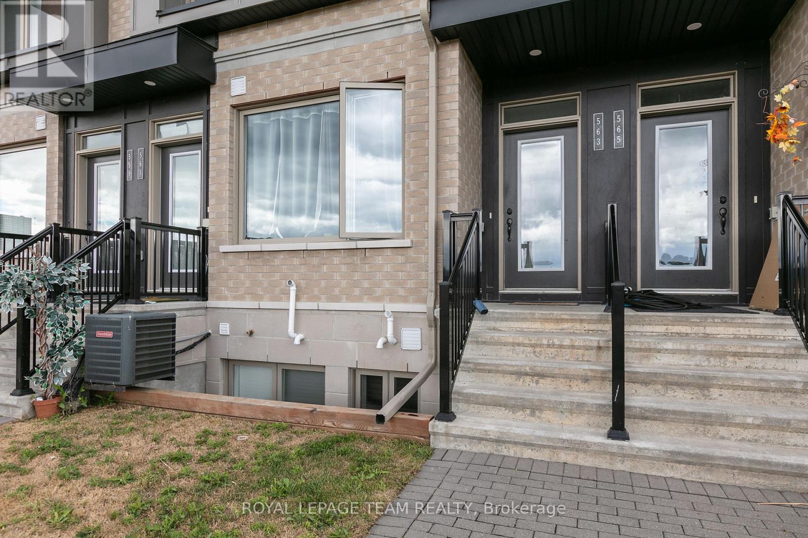 Photo 3 of 75 563 Ozawa Private, Ottawa ON