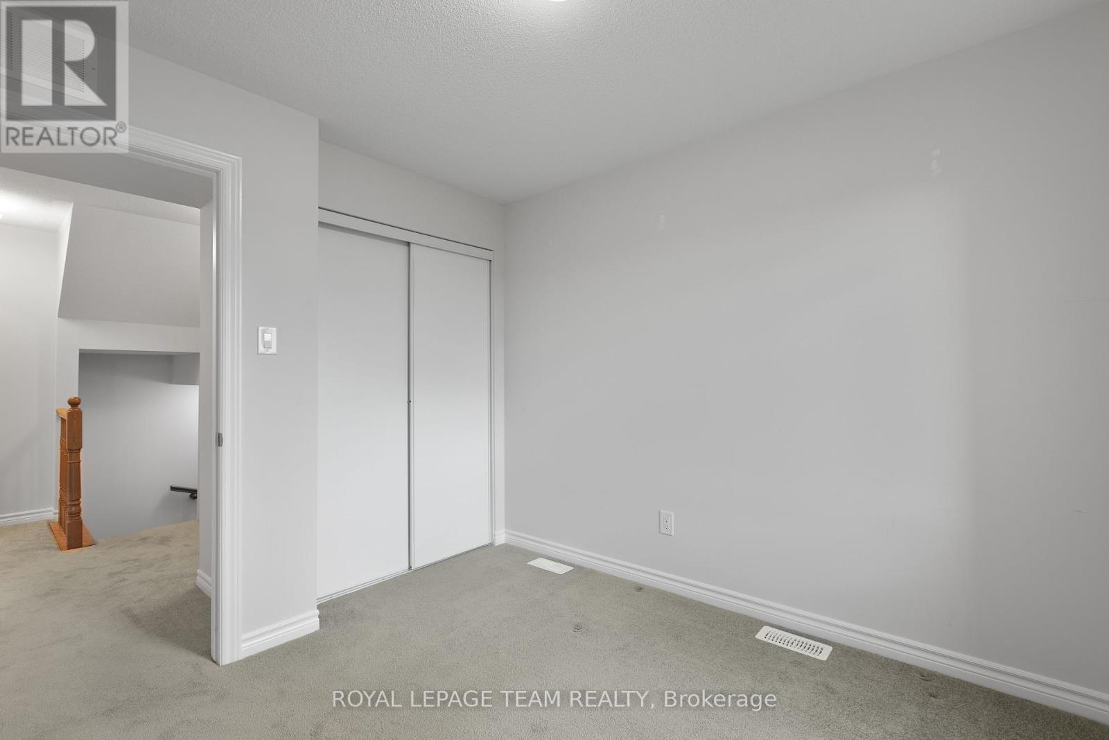 Photo 30 of 75 563 Ozawa Private, Ottawa ON