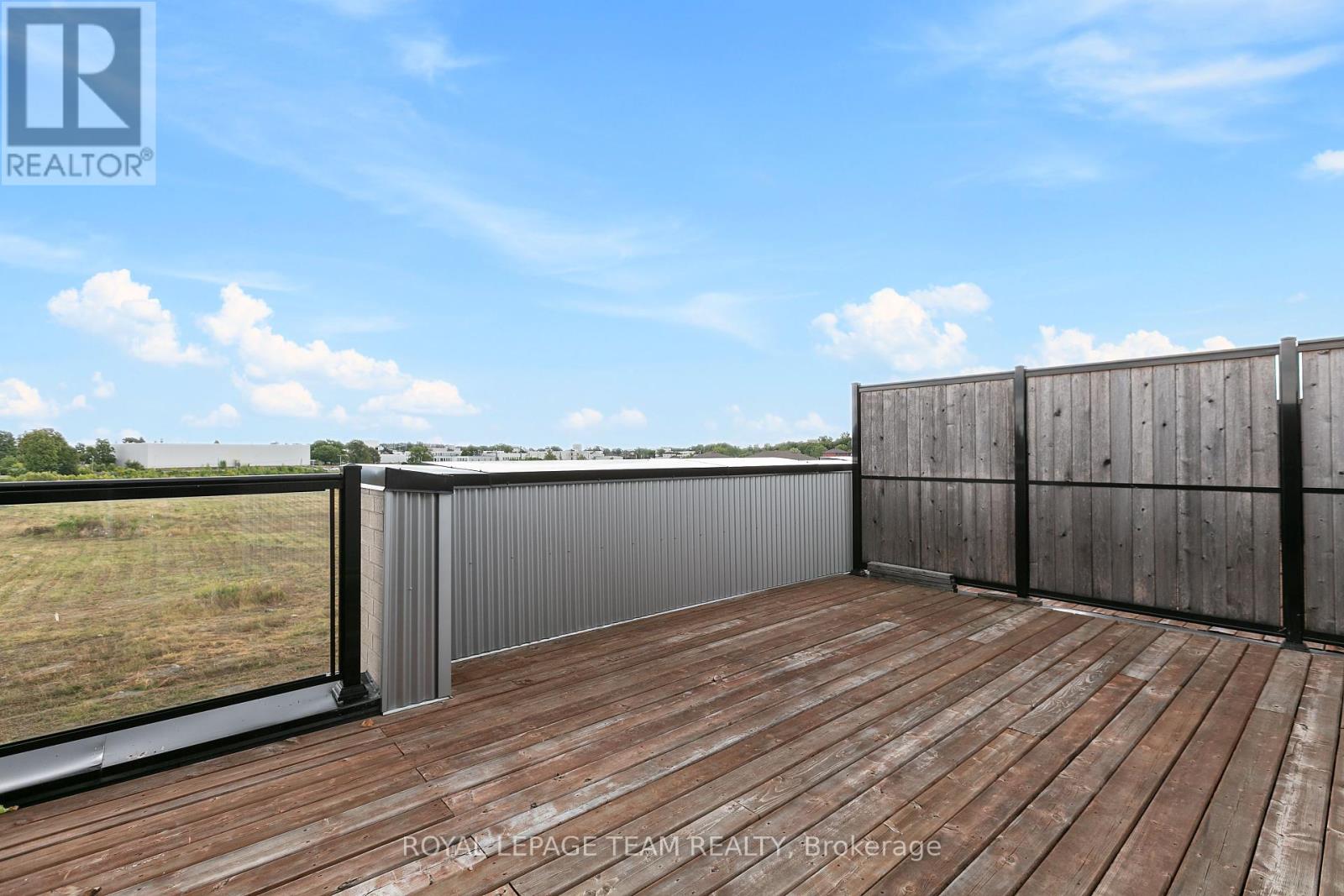 Photo 32 of 75 563 Ozawa Private, Ottawa ON