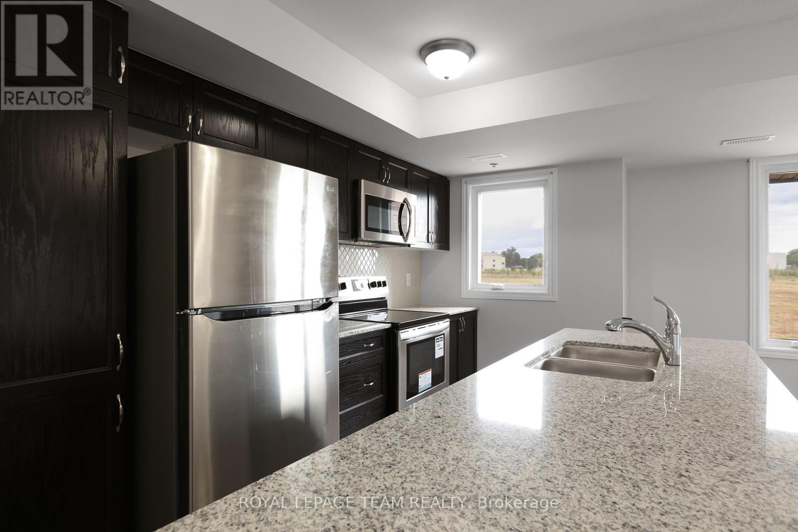 Photo 9 of 75 563 Ozawa Private, Ottawa ON
