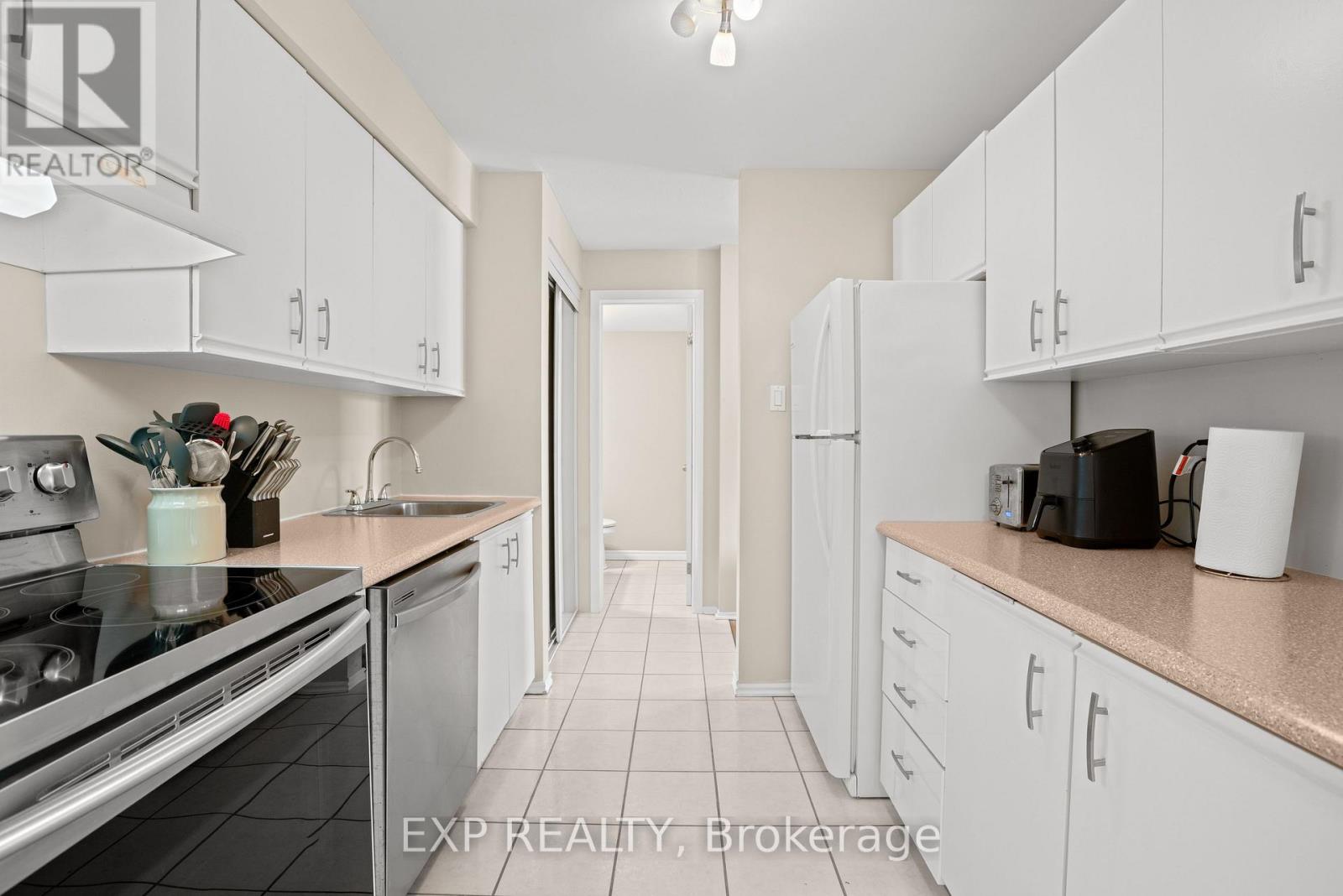 Photo 19 of 77 B 754 St Andre Drive, Ottawa ON