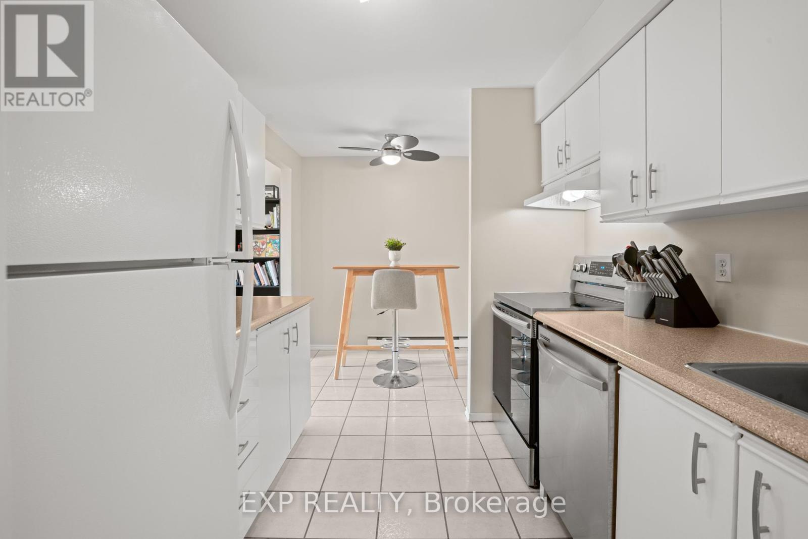 Photo 22 of 77 B 754 St Andre Drive, Ottawa ON