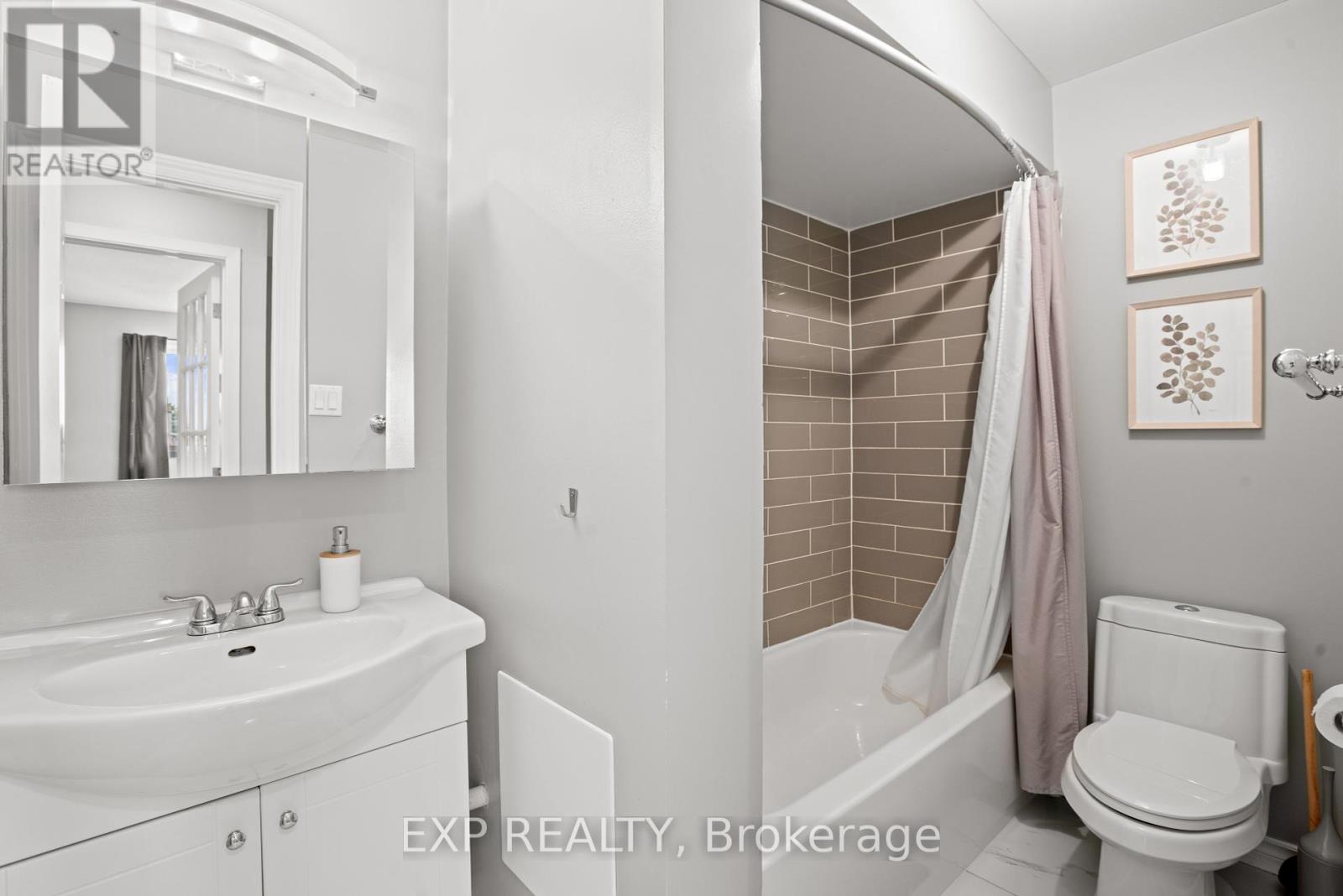 Photo 26 of 77 B 754 St Andre Drive, Ottawa ON
