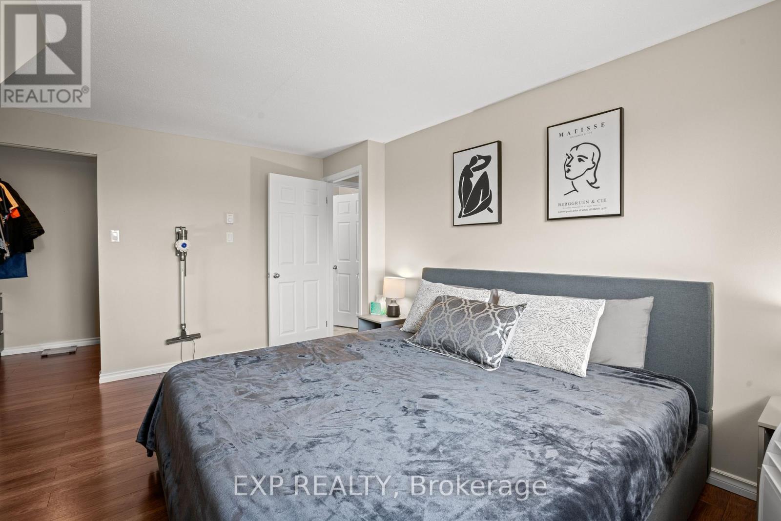 Photo 27 of 77 B 754 St Andre Drive, Ottawa ON