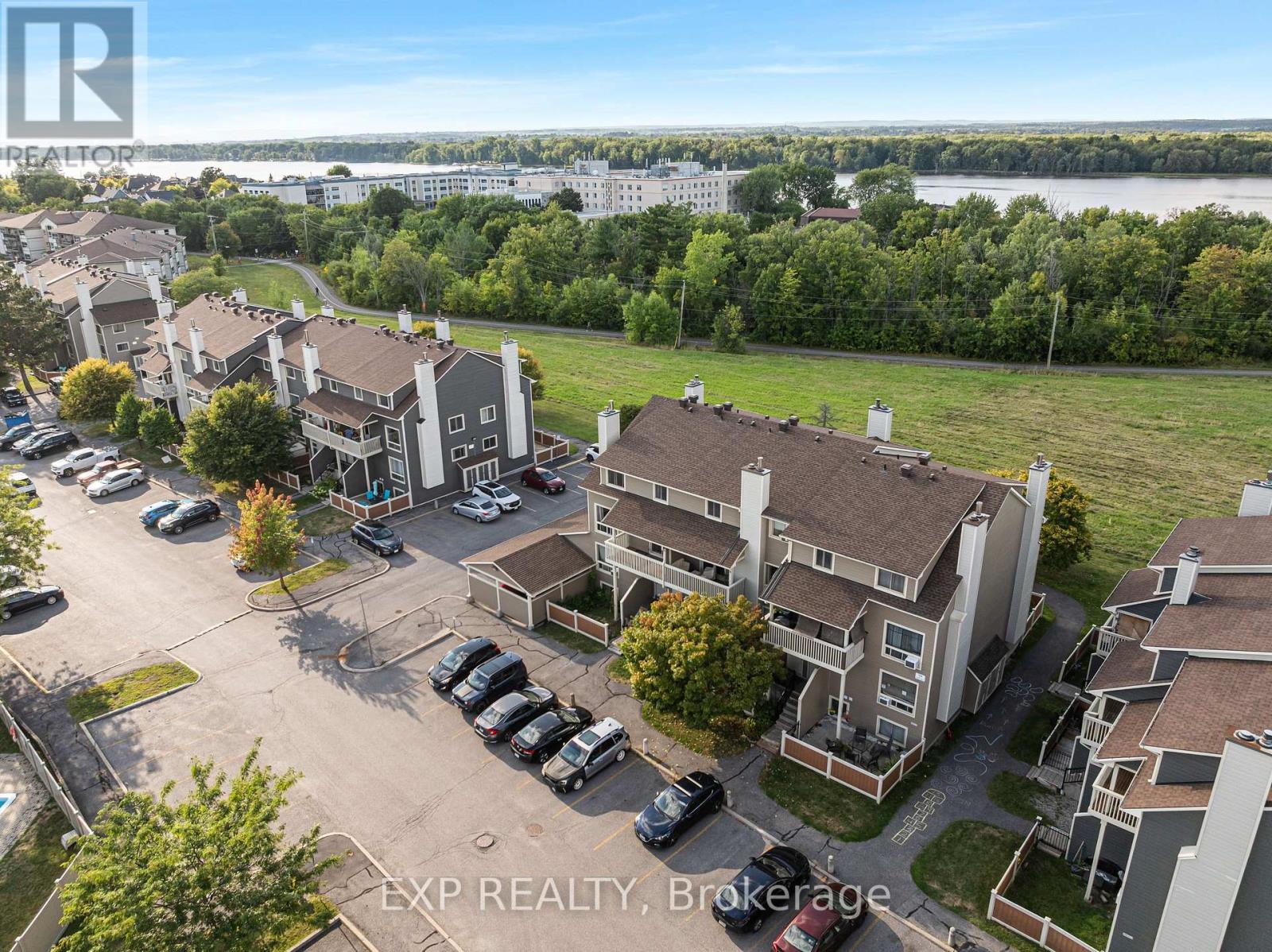 Photo 3 of 77 B 754 St Andre Drive, Ottawa ON