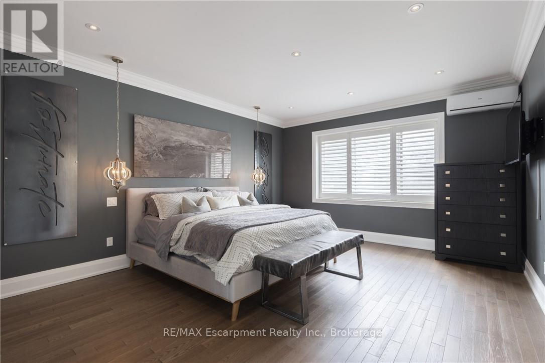 Photo 18 of 82 Brant Street, Oakville ON