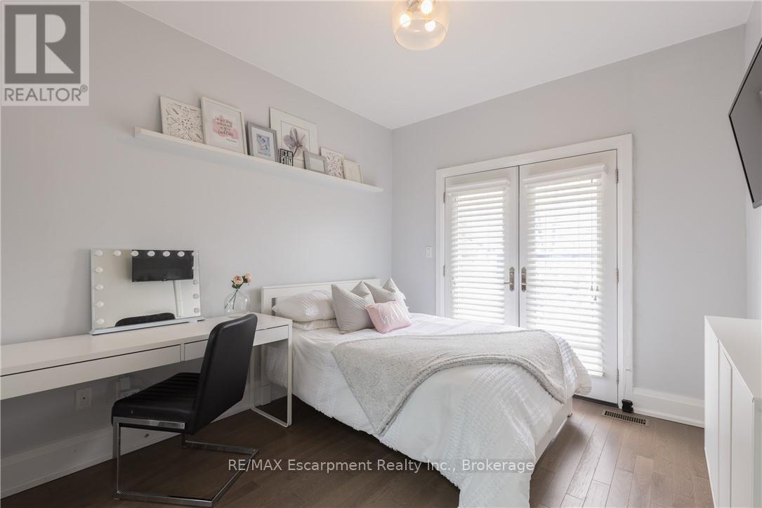 Photo 23 of 82 Brant Street, Oakville ON