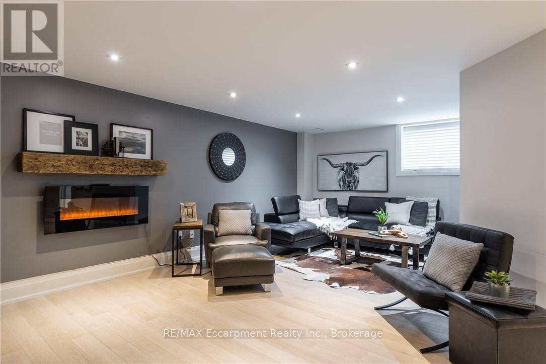 Photo 27 of 82 Brant Street, Oakville ON