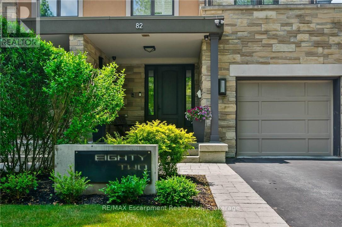 Photo 3 of 82 Brant Street, Oakville ON