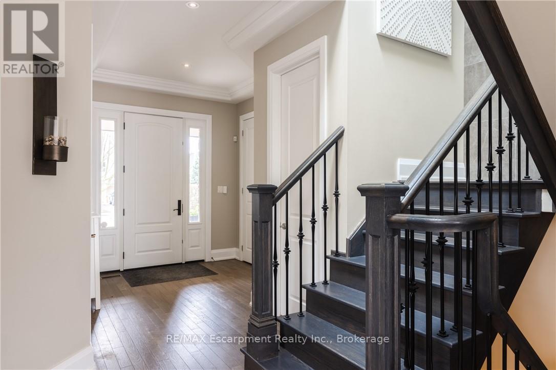 Photo 4 of 82 Brant Street, Oakville ON