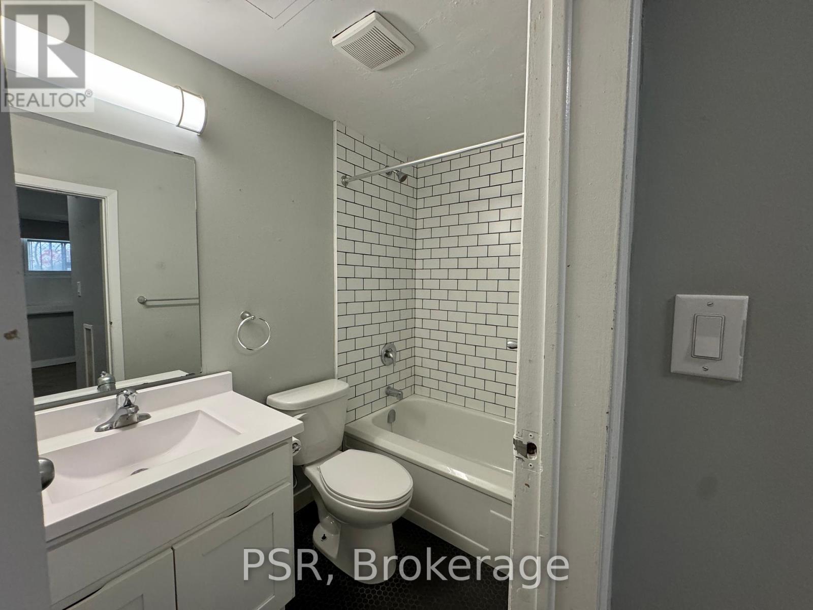 Photo 7 of 1 205 Gerrard Street E, Toronto ON