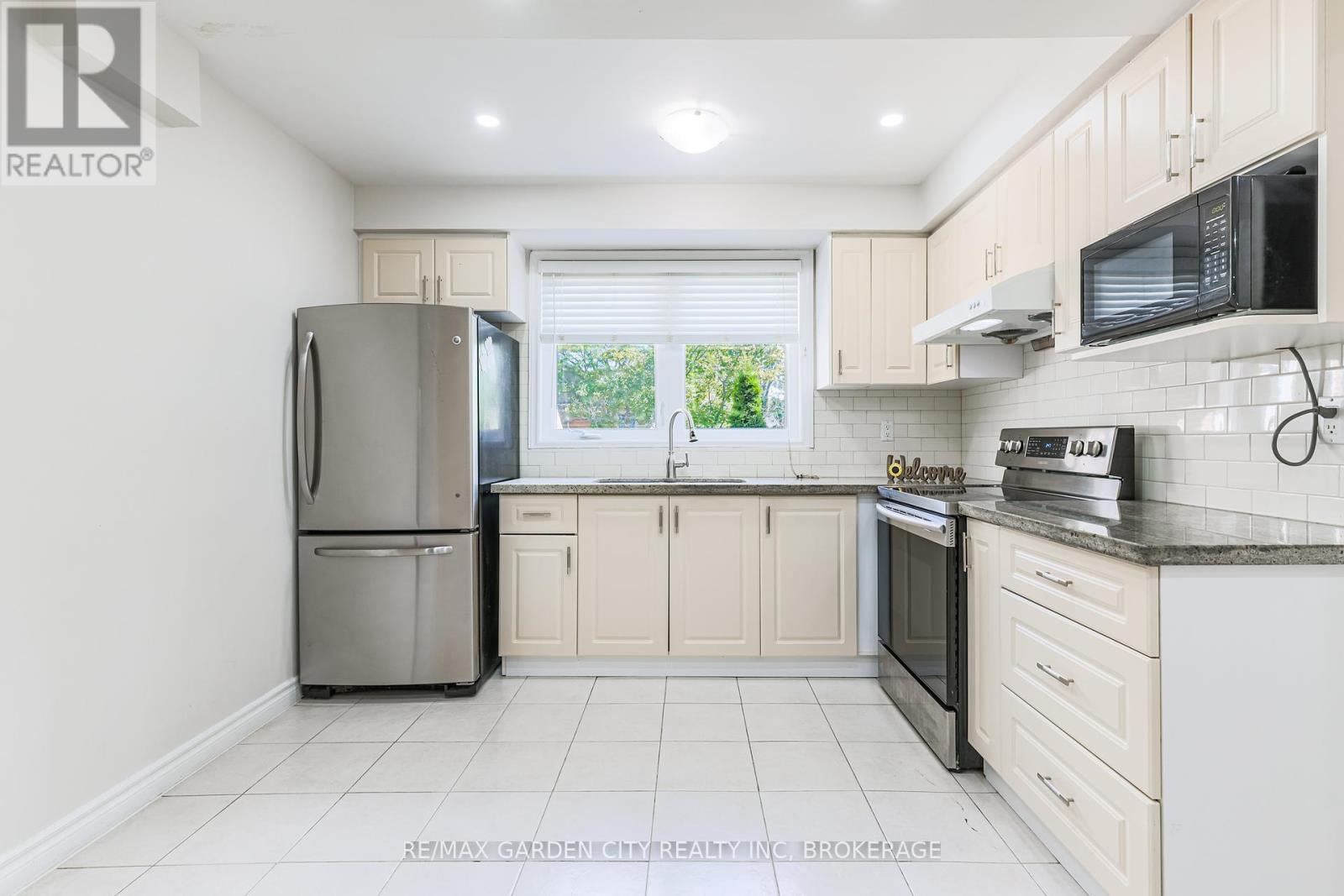 Photo 9 of 1172 Kos Boulevard, Mississauga ON