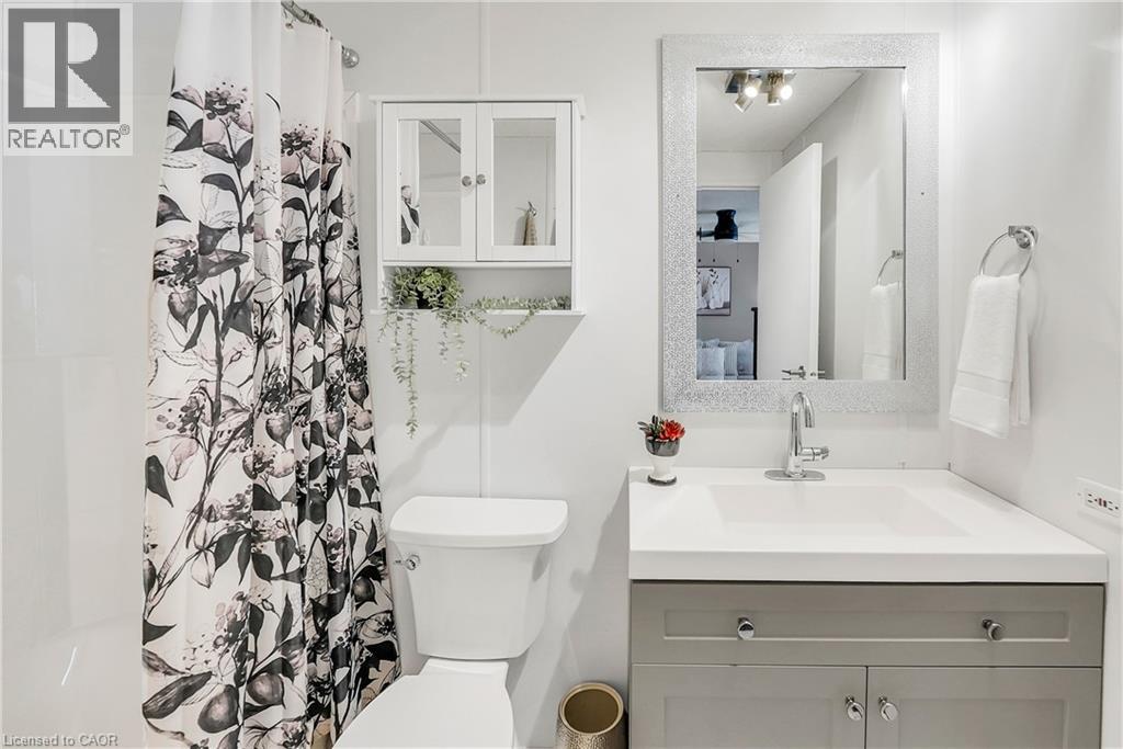 Photo 11 of 4575 Rebecca Lane, Beamsville ON