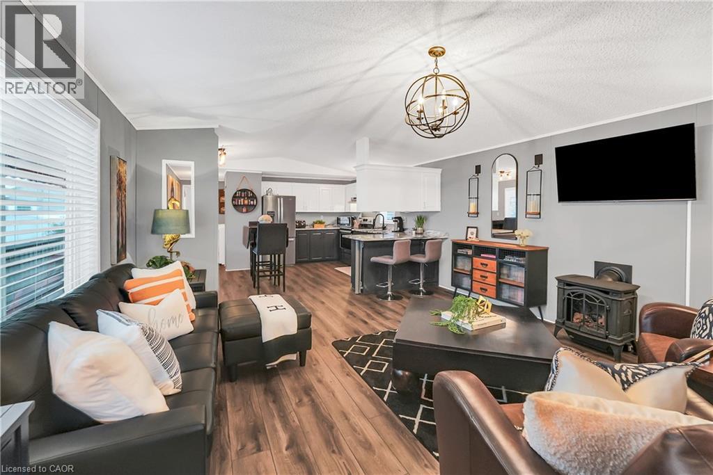 Photo 4 of 4575 Rebecca Lane, Beamsville ON