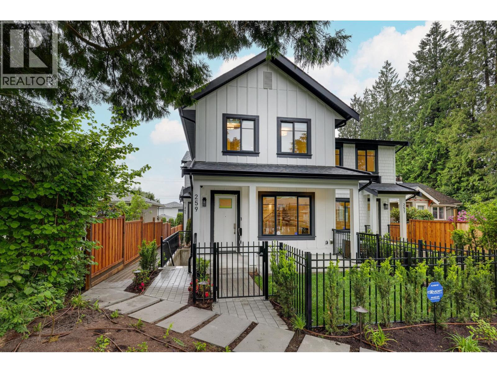 Photo 1 of 259 E 23rd Street, North Vancouver BC