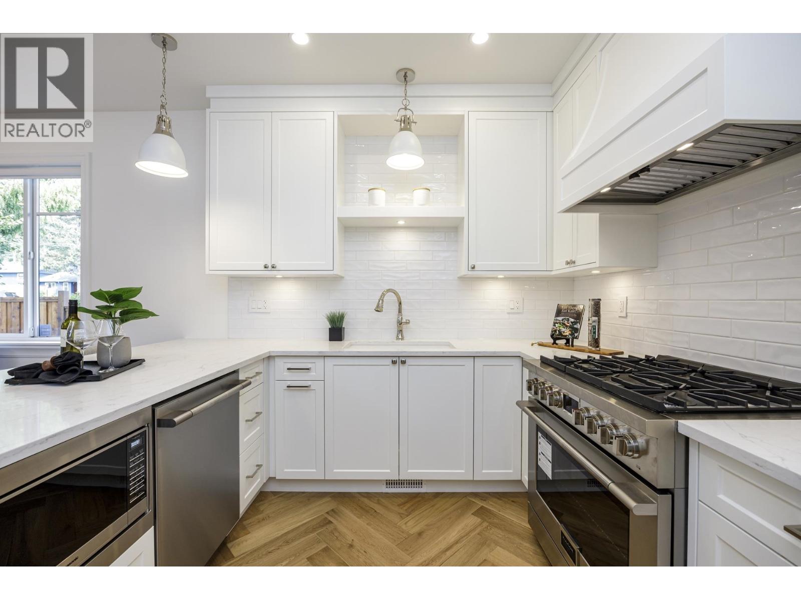 Photo 13 of 259 E 23rd Street, North Vancouver BC