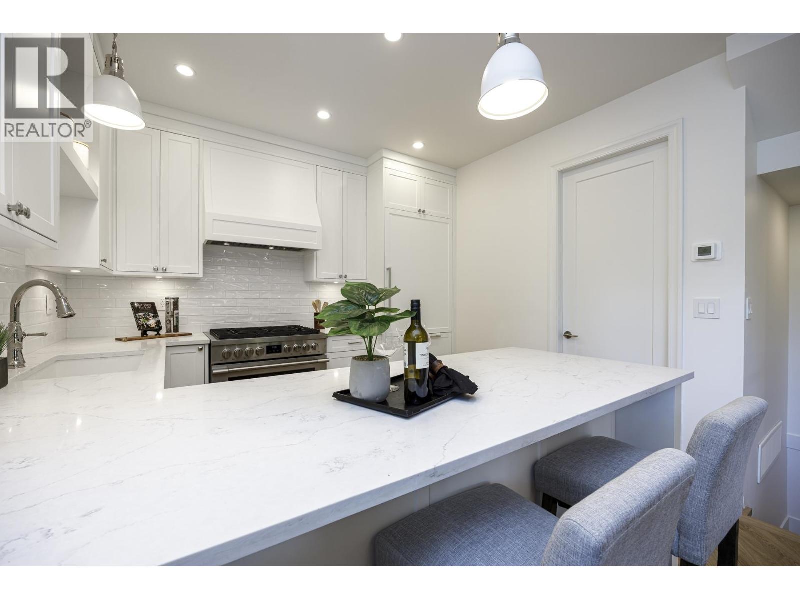 Photo 18 of 259 E 23rd Street, North Vancouver BC