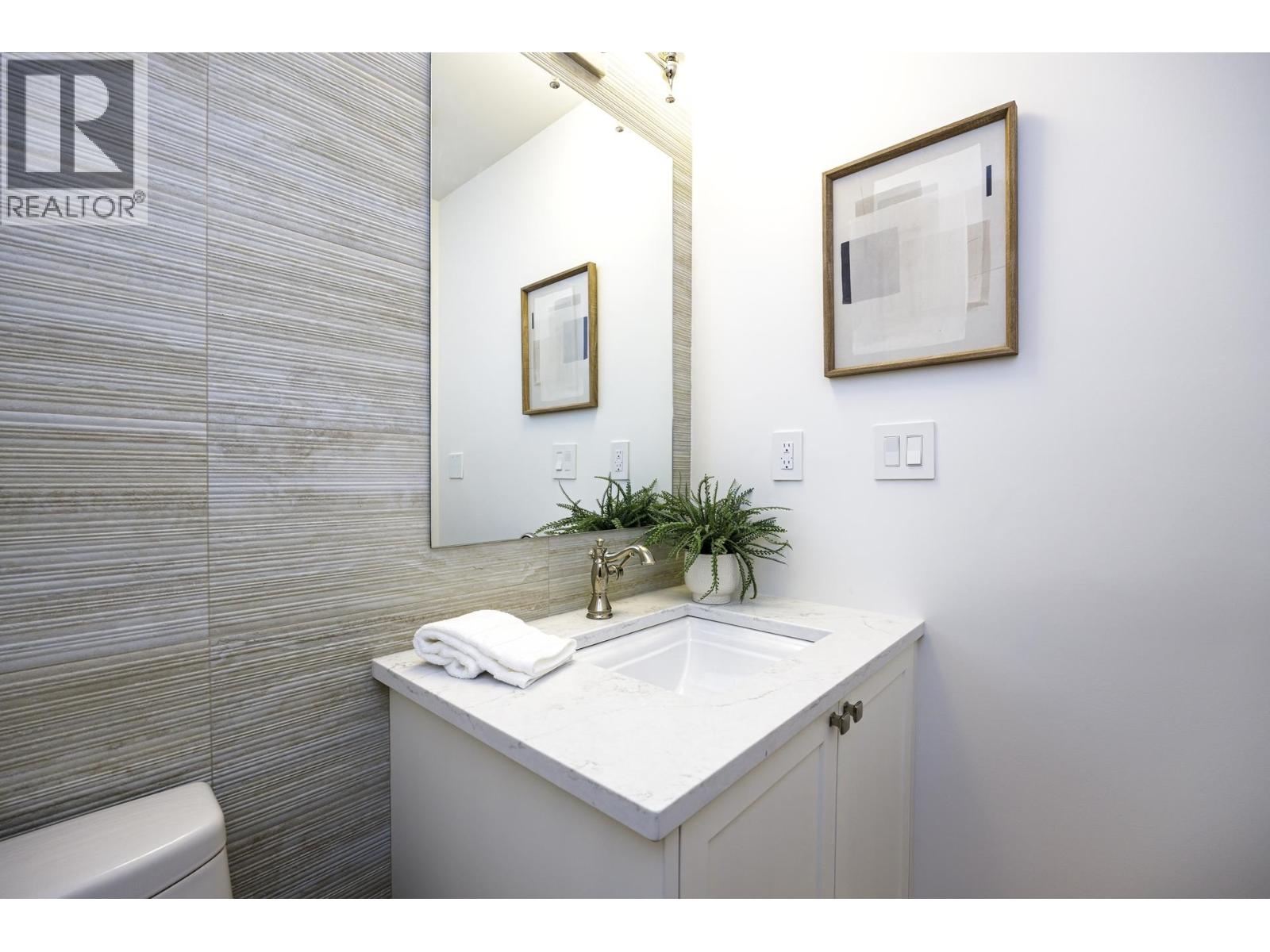 Photo 20 of 259 E 23rd Street, North Vancouver BC