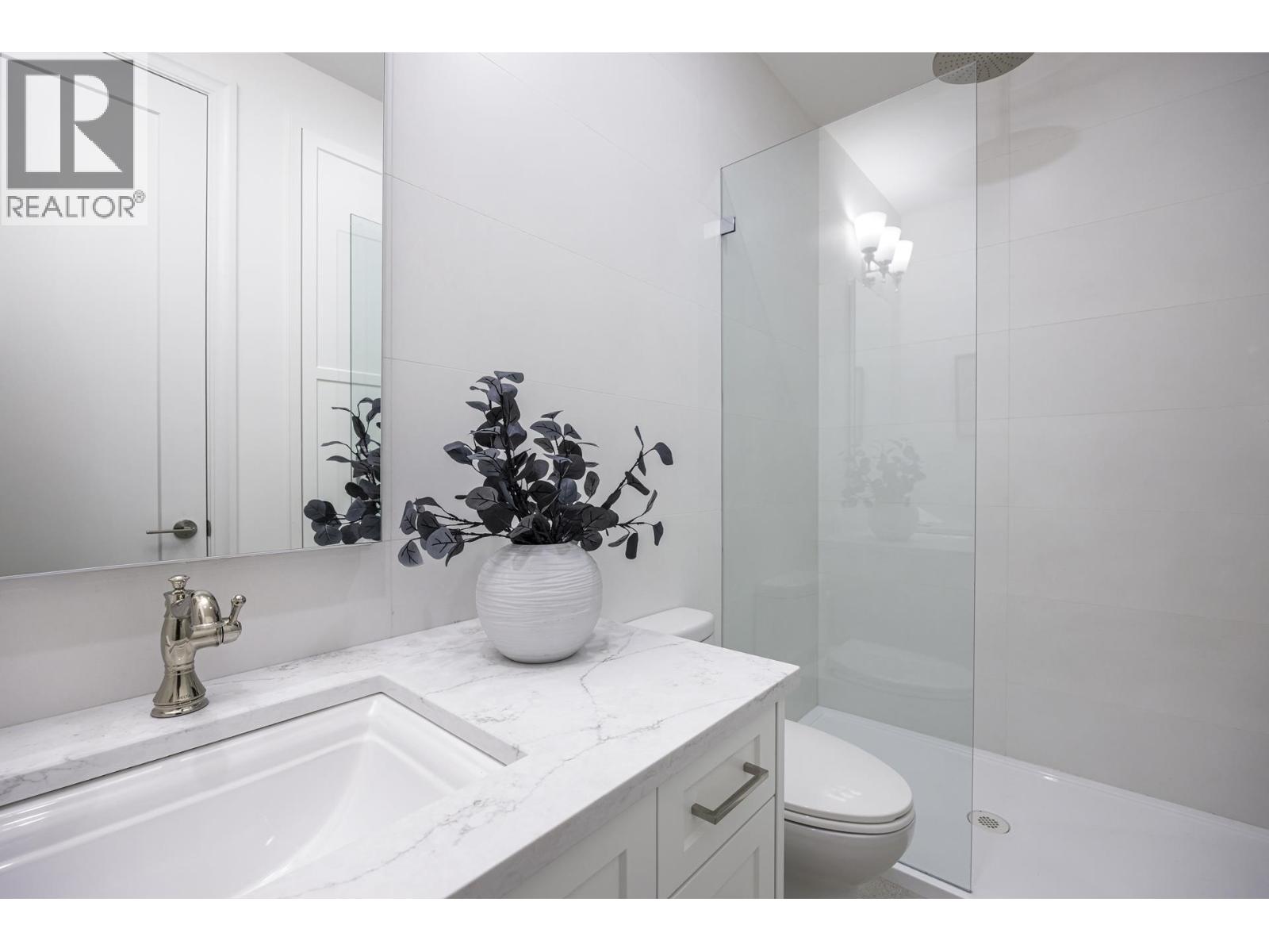 Photo 24 of 259 E 23rd Street, North Vancouver BC