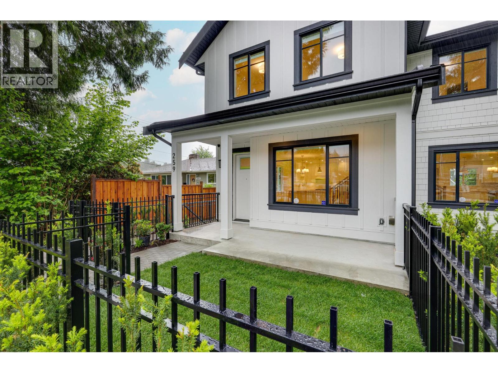Photo 34 of 259 E 23rd Street, North Vancouver BC