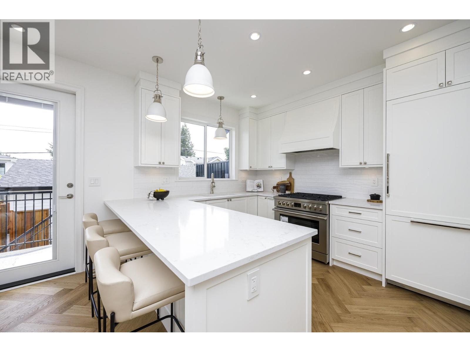 Photo 11 of 261 E 23rd Street, North Vancouver BC