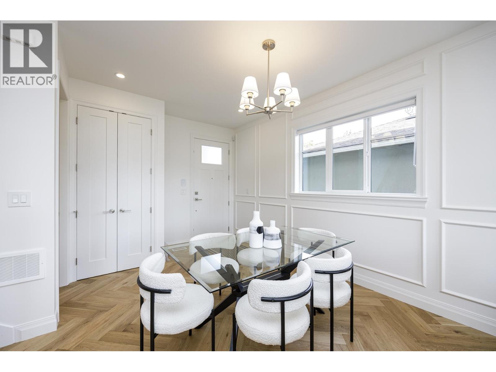 Photo 17 of 261 E 23rd Street, North Vancouver BC