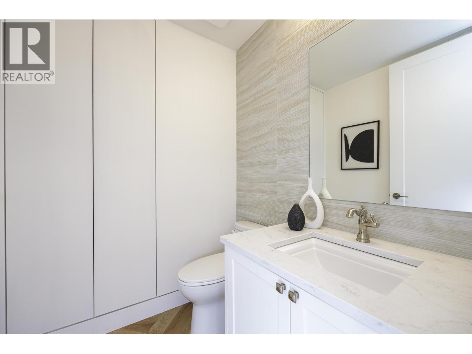 Photo 18 of 261 E 23rd Street, North Vancouver BC