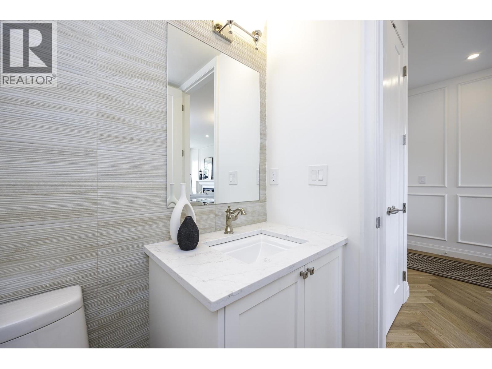 Photo 20 of 261 E 23rd Street, North Vancouver BC