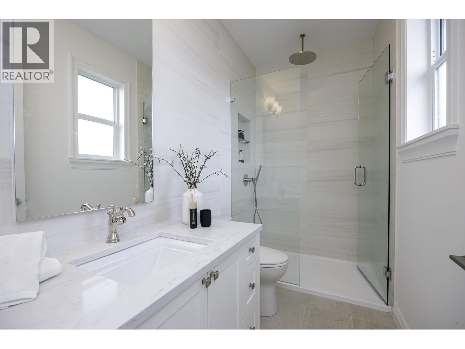 Photo 23 of 261 E 23rd Street, North Vancouver BC