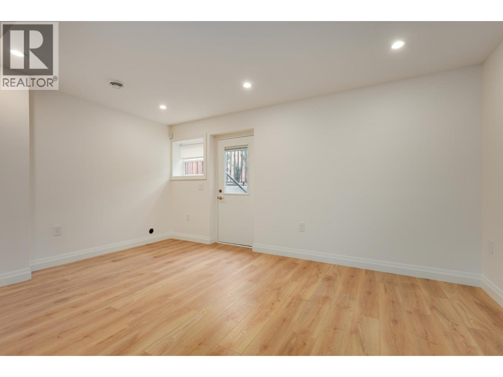 Photo 30 of 261 E 23rd Street, North Vancouver BC