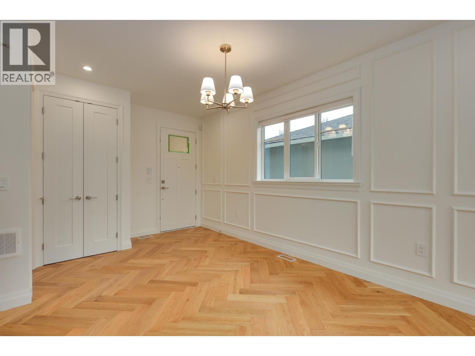 Photo 31 of 261 E 23rd Street, North Vancouver BC