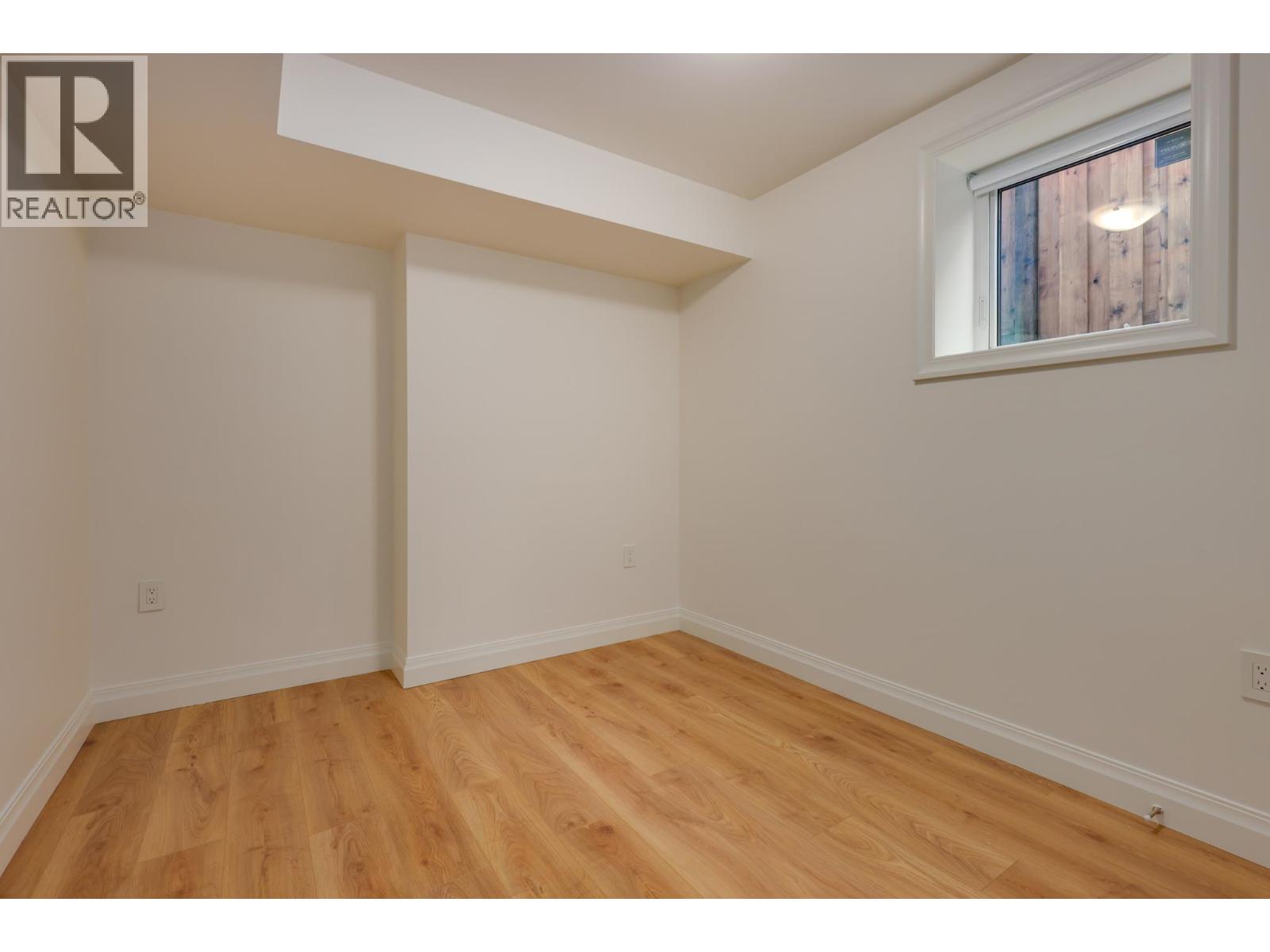 Photo 32 of 261 E 23rd Street, North Vancouver BC