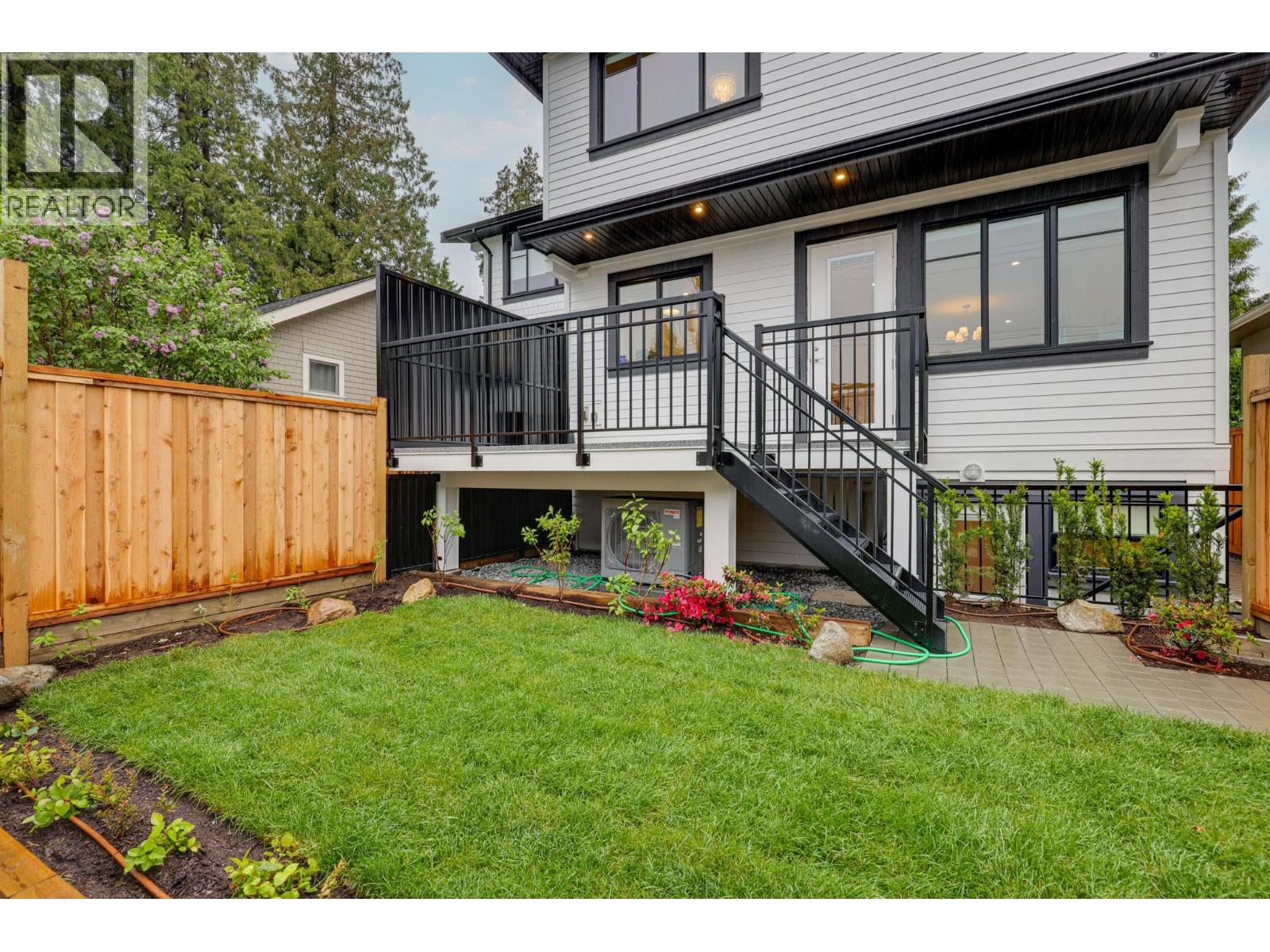 Photo 34 of 261 E 23rd Street, North Vancouver BC