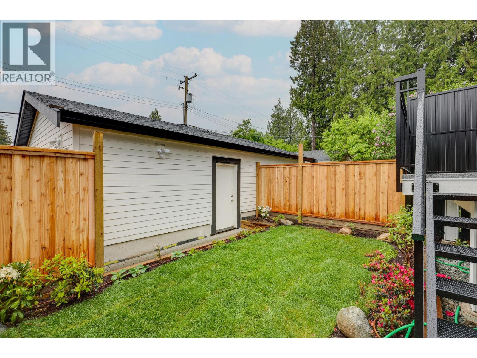 Photo 35 of 261 E 23rd Street, North Vancouver BC