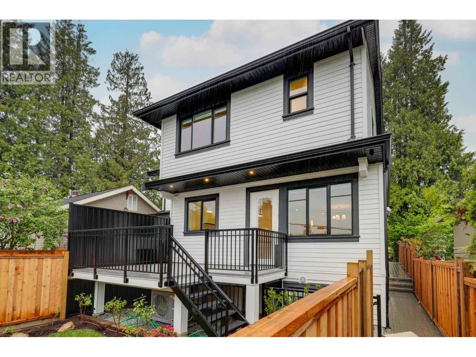 Photo 37 of 261 E 23rd Street, North Vancouver BC