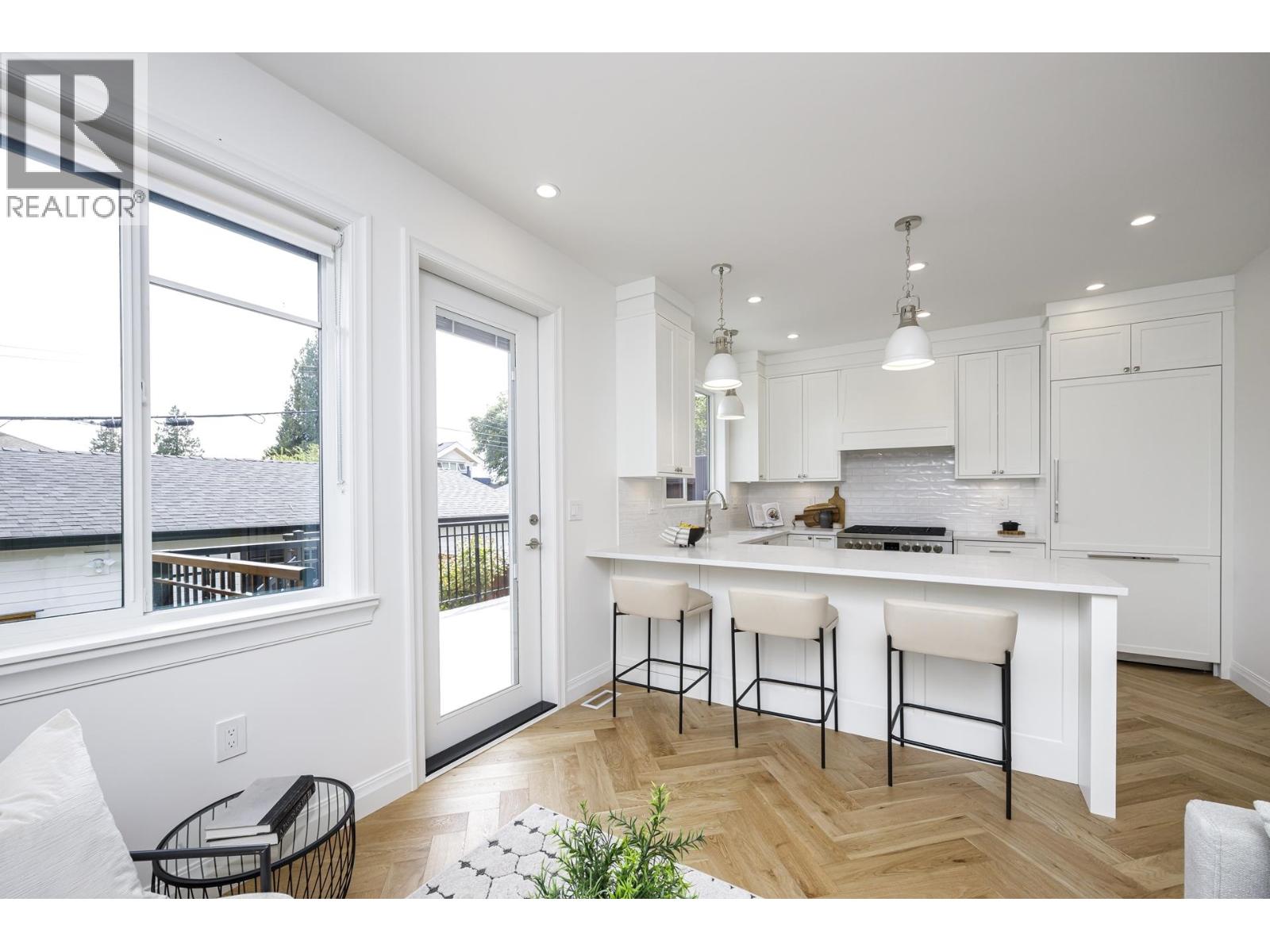Photo 5 of 261 E 23rd Street, North Vancouver BC