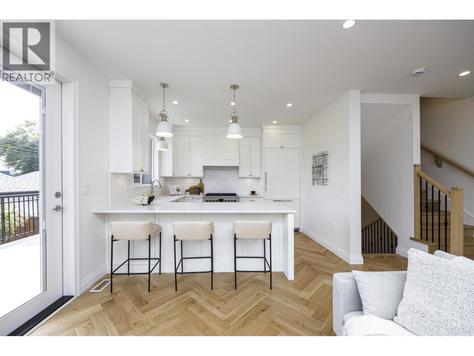 Photo 6 of 261 E 23rd Street, North Vancouver BC