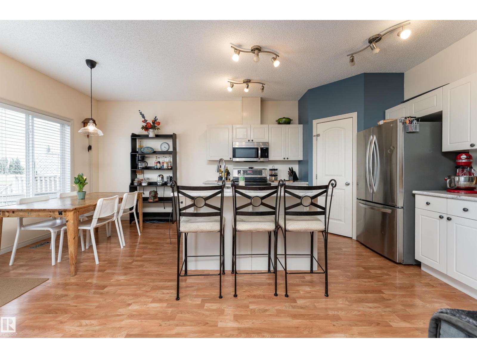 Photo 1 of 11724 10 Av Sw, Edmonton AB